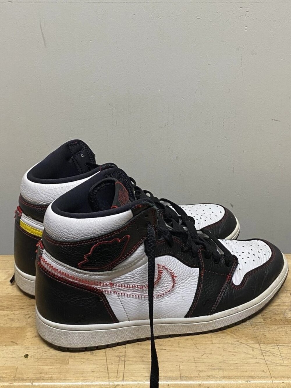 Nike Air Jordan 1 Retro High Defiant Men's Size 10.5 Black White CD6579-071